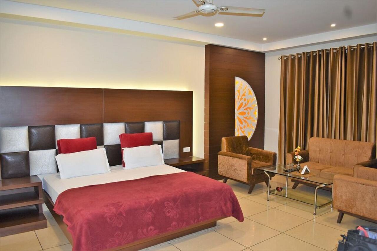 Hotel Ashish Continental Phagwāra Exterior foto